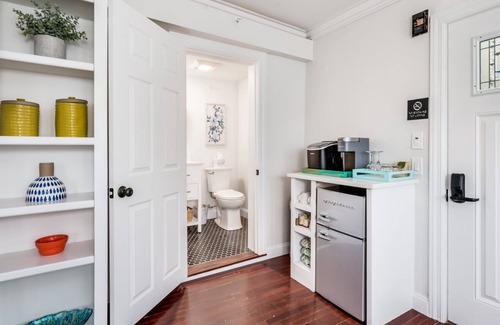 Portsmouth Maison | Martin Hill Inn