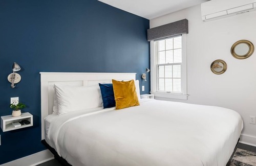 Portsmouth Maison | Martin Hill Inn