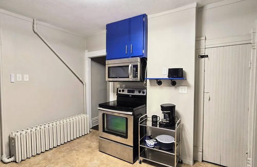 Oelwein Maison | Marvelous 3-bedroom/1.5 bath house with WiFi, full kitchen Oelwein