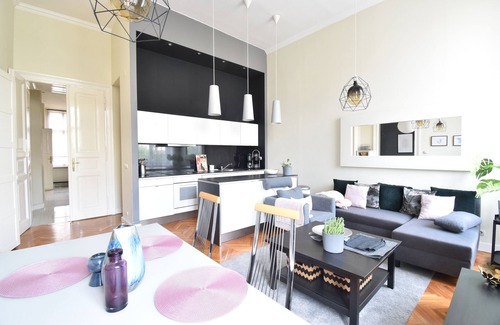 Kerepesdulo Appartement | Marvelous 3-bedroom 3 bathroom apartment with AC