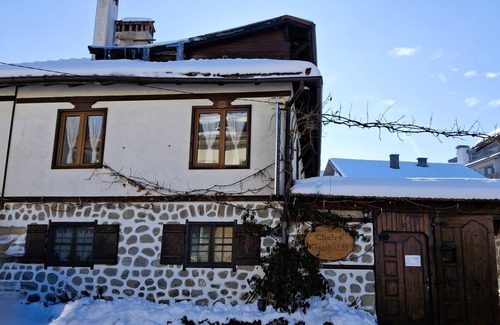 Old Town Chalet De Ski | Marvelous 8-bedroom catered ski chalet in Bansko with Total Chalets