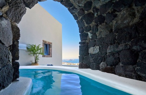 Pyrgos Villa | Marvelous Santorini Apartment | 1 Bedroom Suite | Apartment Jakotsumaru | Furnished Sun Terrace with Amazing Sea Views | Heated Private Plunge Pool | Kastelli, Pyrgos Kallistis