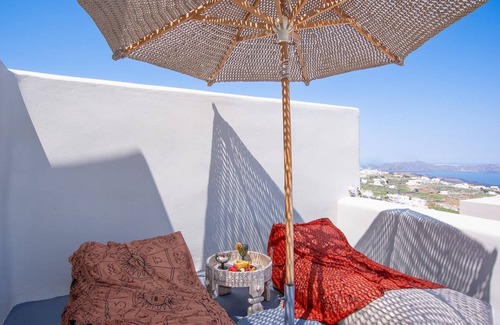 Pyrgos Villa | Marvelous Santorini Apartment | 1 Bedroom Suite | Apartment Jakotsumaru | Furnished Sun Terrace with Amazing Sea Views | Heated Private Plunge Pool | Kastelli, Pyrgos Kallistis