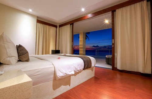 Senggigi Villa | Magnifique coucher de soleil avec piscine à débordement