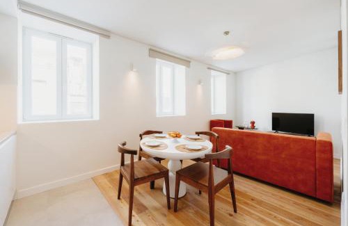 Santo Condestavel Appartement | Mary Orange - NO 236 RC E - Elegant Two-Bedroom Urban Retreat