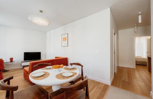 Santo Condestavel Appartement | Mary Orange - NO 236 RC E - Elegant Two-Bedroom Urban Retreat