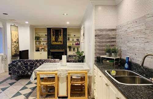 Oakridge Maison | MARY'S COZY ROOM NEAR YVR UBC DOWNTOWN RIC