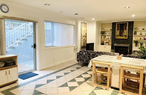 Oakridge Maison | MARY'S COZY ROOM NEAR YVR UBC DOWNTOWN RIC
