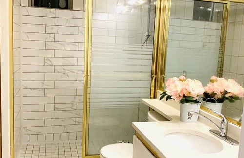 Oakridge Maison | MARY'S COZY ROOM NEAR YVR UBC DOWNTOWN RIC