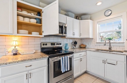Fort Worth Maison | Charming Home / Quiet Neighborhood / Beautiful Gardens