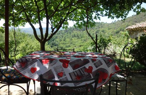 Sainte-Croix-de-Caderle Maison | Mas Belavista - 2 bedrooms, kitchen, terrace, view