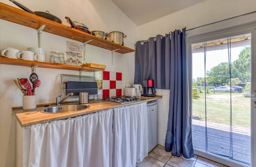 Saintes-Maries-de-la-Mer Maison | 'Mas Des Cypres - Mazet 7' avec terrasse privée, jardin partagé et Wi-Fi