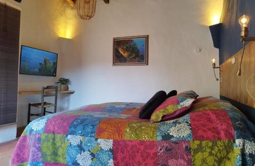 Sobrestany Lit Et Petit-Déjeuner | Mas Del Llop Blanc - Dog friendly Hostal Rural - B&B