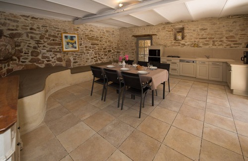 Martignargues Villa | Mas des hirondelles avec piscine chauffée, tennis privé, proche d'Uzès.