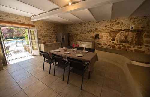 Martignargues Villa | Mas des hirondelles avec piscine chauffée, tennis privé, proche d'Uzès.