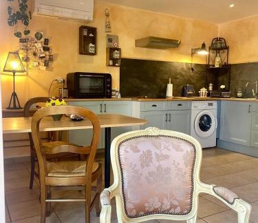 Saint-Michel-de-Llotes Lit Et Petit-Déjeuner | "MAS TRAMONTANE "chambres d'hôtes et studio avec piscine dans parc arboré