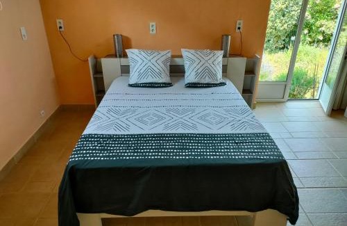 Camelas Maison | MAS VALLCROSA Chambre suite parentale avec jardin et piscine