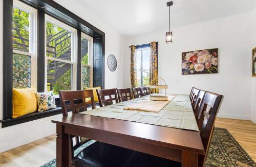 Niagara Falls Maison | Massive 11BR Home Ideal for Reunions