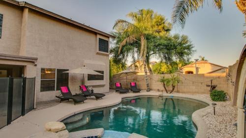 Gilbert Ranch Maison | Massive 5 bdrm Getaway wPool, Hot Tub, Game Room