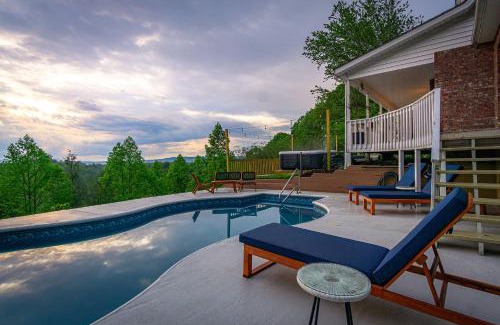 Weaverville Maison | Massive Asheville Compound A Memorable Experience