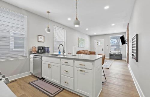 Livingston Park Maison | Massive home downtown with Hot Tub