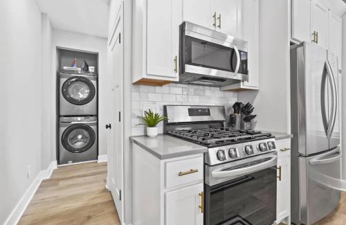Livingston Park Maison | Massive home downtown with Hot Tub