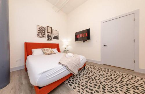 Near South Side Appartement | Massive Luxury 5BR Loft for groups up to 12 guests with Optional parking and Gym Access Near McCormick Place and Soldier Field