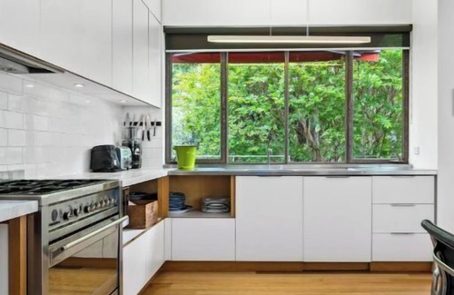 Elwood Appartement | Massive Mitford! Large, Luxurious 1st Class 4 Bdrm
