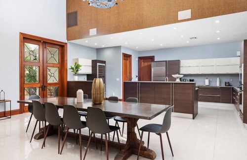 Downtown Fort Lauderdale Villa | Massive Villa with GYM, POOL, JACUZZI !! Sleeps 12