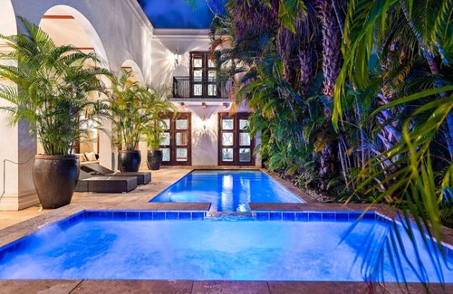 Downtown Fort Lauderdale Villa | Massive Villa with GYM, POOL, JACUZZI !! Sleeps 12