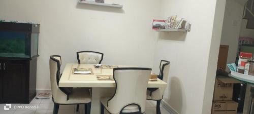 Petaling Jaya Maison | Master Bedroom near IOI Mall Damansara