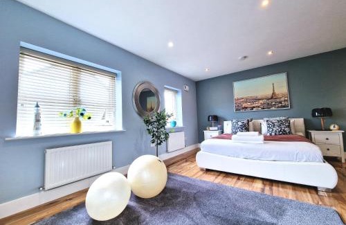 Dublin Maison | Master bedroom with ensuite