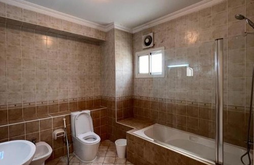 Doha Appartement | Master bedroom with entertaining facilities & Swimming pool
