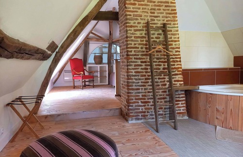 Angiens Lit Et Petit-Déjeuner | Master suit at "Maison Silleron". Breakfast included.5*