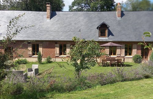 Angiens Lit Et Petit-Déjeuner | Master suit at "Maison Silleron". Breakfast included.5*