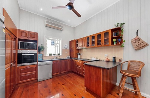 Cairns North Maison | Masterfully Restored Queenslander Near Esplanade