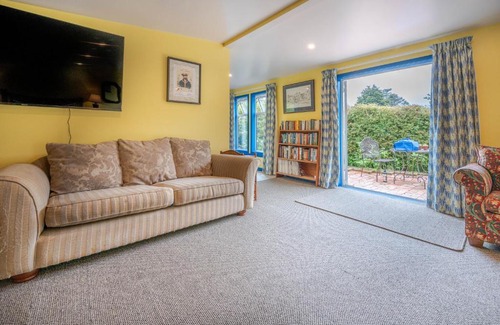 Port Levy Maison | Matagouri Cottage - Port Levy Holiday Home