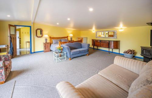 Port Levy Maison | Matagouri Cottage - Port Levy Holiday Home