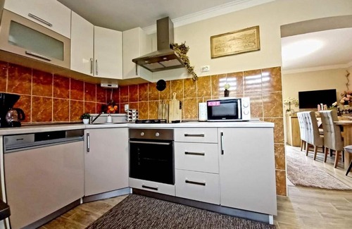 Kuterevo Maison | Matan House - Two Bedroom Holiday Home with Hot Tub