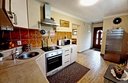 Kuterevo Maison | Matan House - Two Bedroom Holiday Home with Hot Tub
