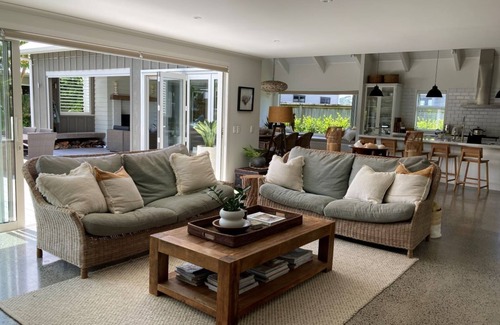 Matarangi Maison | Base: 6 Extra $40 104 Ocean Close, Matarangi