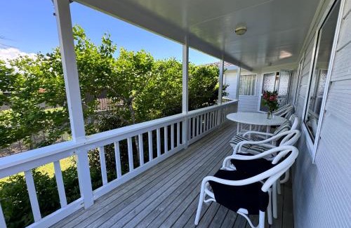 Matarangi Maison | Matarangi Beachfront - Matarangi Holiday Home