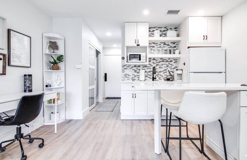 Wesley Chapel Copropriété | Matchless Luxury – Elegant 2BR Golf View Condo w/ Designer Kitchen, Smart TVs & Walk-Out Patio!