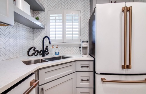 Wesley Chapel Copropriété | Matchless Luxury – Elegant 2BR Golf View Condo w/ Designer Kitchen, Smart TVs & Walk-Out Patio!