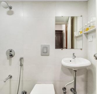 Pali Hill Lit Et Petit-Déjeuner | Maven 1BHK Khar W by The Bombay Home Company