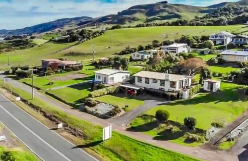 Skenes Creek Maison | MAVI BEACH HOUSE - Stylish home opposite beach