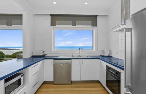 Skenes Creek Maison | MAVI BEACH HOUSE - Stylish home opposite beach