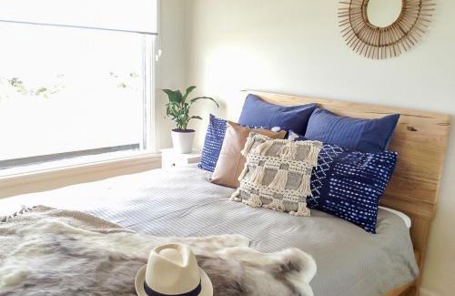 Skenes Creek Maison | MAVI BEACH HOUSE - Stylish home opposite beach