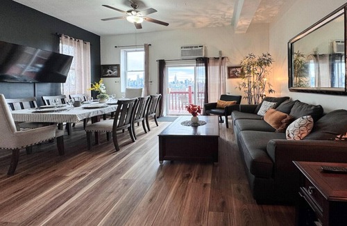 Union City Maison | Max NY View - Combination of 5 Beautiful Apartments, Sleeps 60+ 15 Mins to NYC