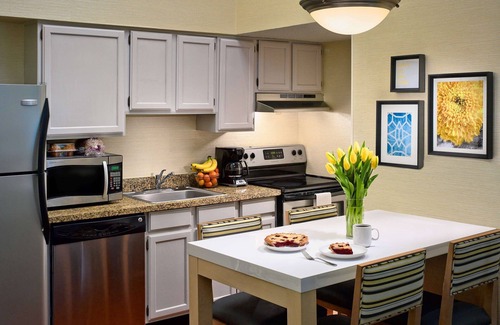 Westlake Hôtel | Maximum Comfort and Styles! Free Parking, Onsite Swimming Pool, Pets Allowed